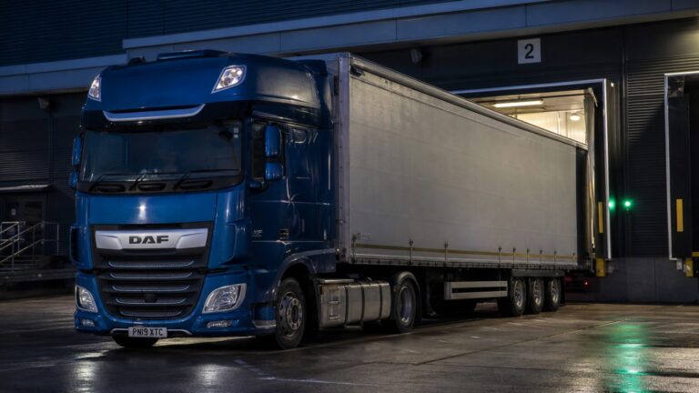 Sériové dodávky: Optimalizace logistiky pro rok 2026